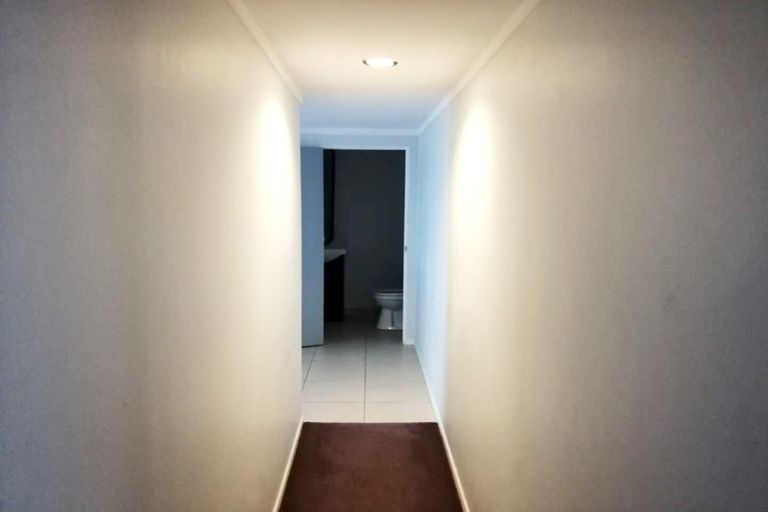 Photo of property in 10 Fowey Avenue, Te Atatu South, Auckland, 0610