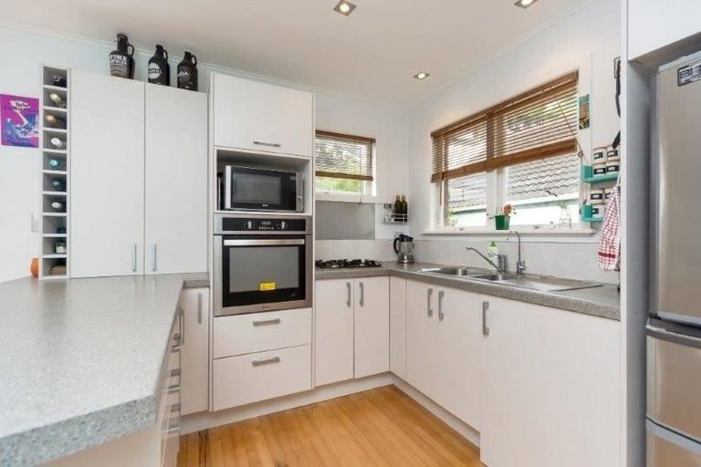 Photo of property in 3/89 Lake Road, Northcote, Auckland, 0627