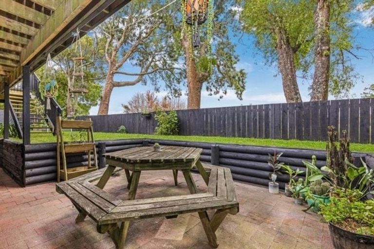 Photo of property in 2/187 Carnoustie Drive, Wattle Downs, Auckland, 2103