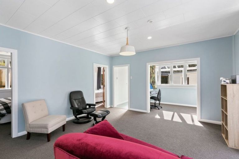 Photo of property in 21 Beach Street, Island Bay, Wellington, 6023