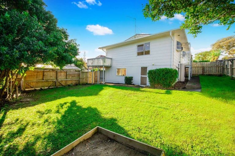 Photo of property in 2/52 Cherry Road, Bucklands Beach, Auckland, 2014