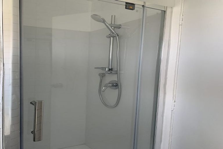 Photo of property in 22 Peterhouse Place, West Harbour, Auckland, 0618