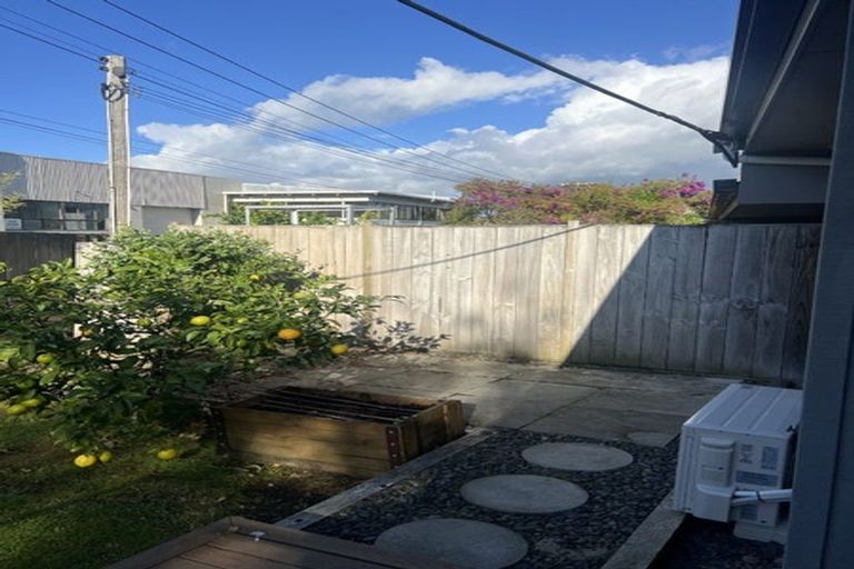 Photo of property in 2/48a Taharoto Road, Takapuna, Auckland, 0622