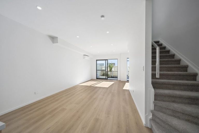 Photo of property in 10 Clendon Place, Manurewa, Auckland, 2102