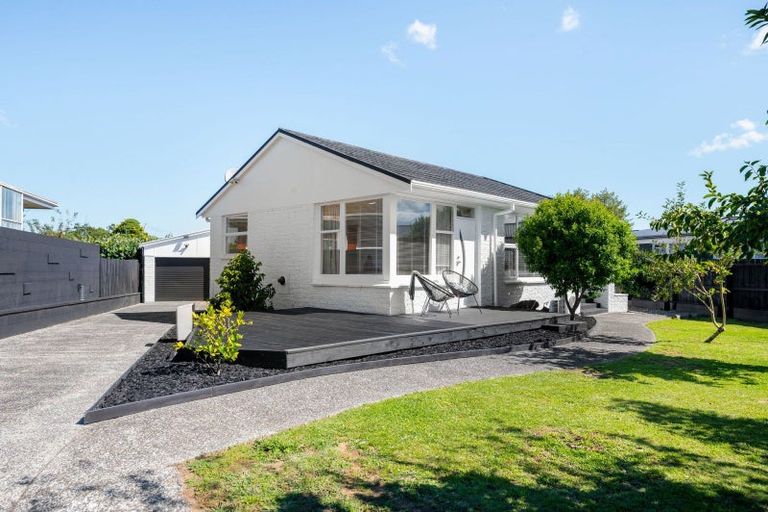 Photo of property in 15 Kensington Place, Fairfield, Hamilton, 3214