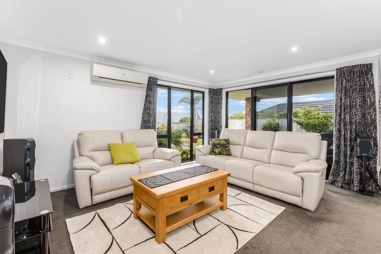 Photo of property in 73 Aotea Drive, Aotea, Porirua, 5024