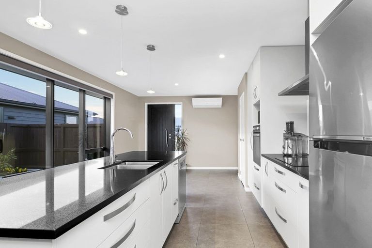 Photo of property in 33 Taioma Close, Papamoa, 3118