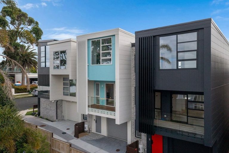 Photo of property in 2/33 Williamson Avenue, Belmont, Auckland, 0622