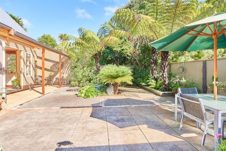 Photo of property in 355 Turitea Road, Turitea, Palmerston North, 4472