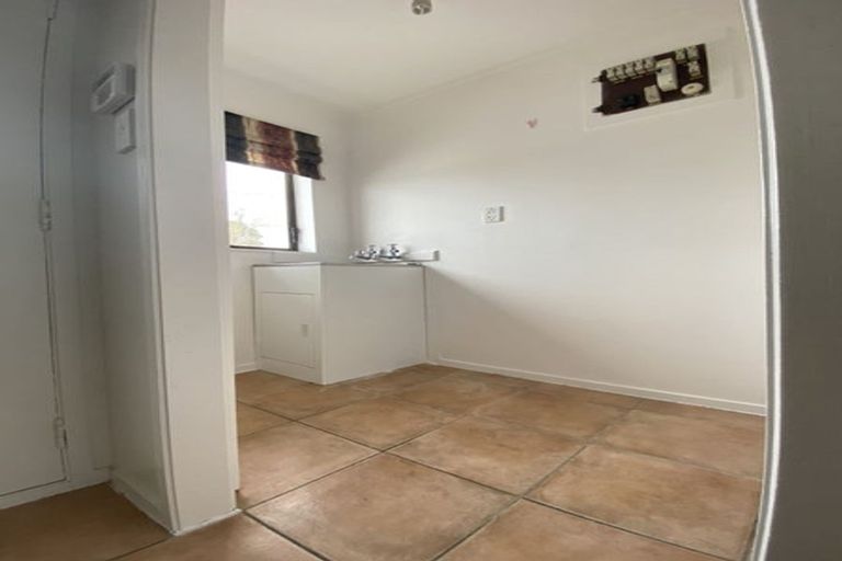 Photo of property in 2/30 Islington Avenue, New Lynn, Auckland, 0600