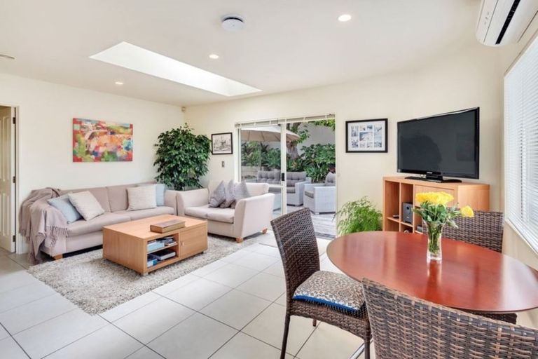 Photo of property in 17 Crestview Place, Browns Bay, Auckland, 0630