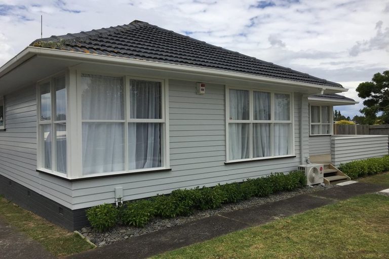 Photo of property in 44 Gossamer Drive, Pakuranga Heights, Auckland, 2010