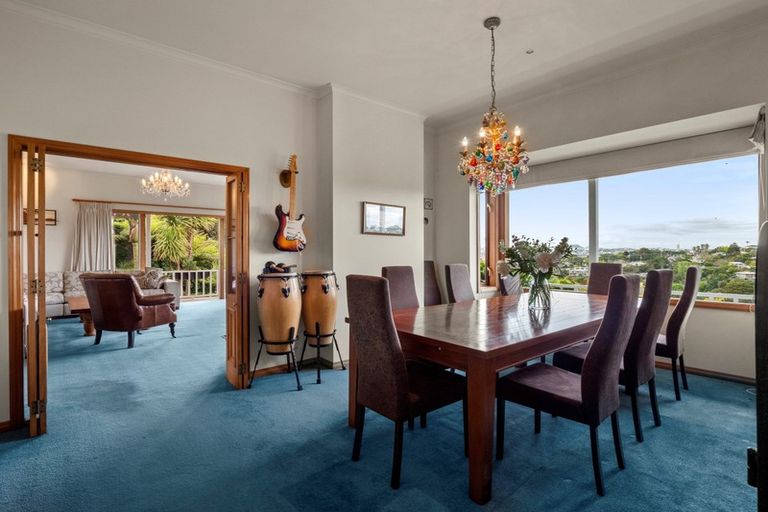 Photo of property in 37 Fairfax Avenue, Northcote, Auckland, 0627