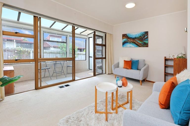 Photo of property in 1/33 Swanson Road, Henderson, Auckland, 0610