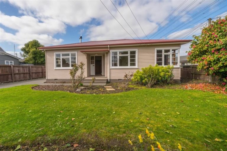 Photo of property in 87 Middlepark Road, Sockburn, Christchurch, 8042