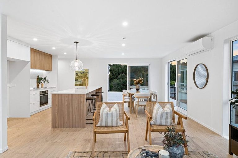 Photo of property in 21 Tahuna Minhinnick Drive, Glenbrook, 2681
