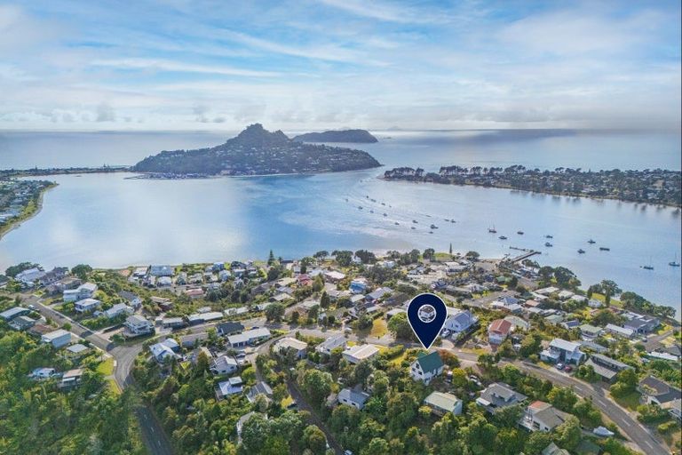 Photo of property in 13 Tairua Heights, Tairua, 3508