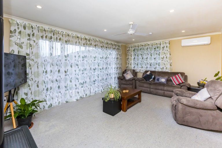 Photo of property in 19 Haylock Grove, Totara Park, Upper Hutt, 5018