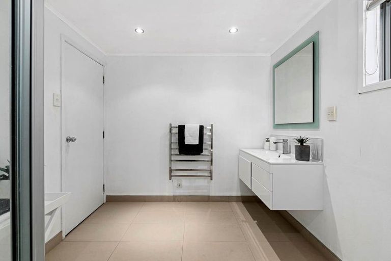 Photo of property in 5 Freya Place, Torbay, Auckland, 0630