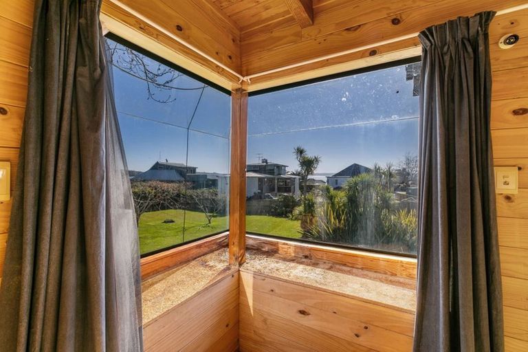 Photo of property in 46 De Luen Avenue, Tindalls Beach, Whangaparaoa, 0930
