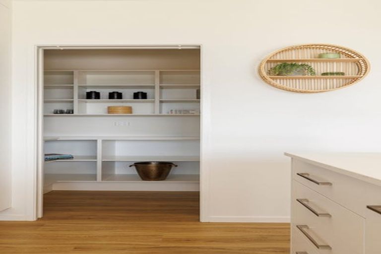 Photo of property in 32 Te Piriti Road, One Tree Point, 0118