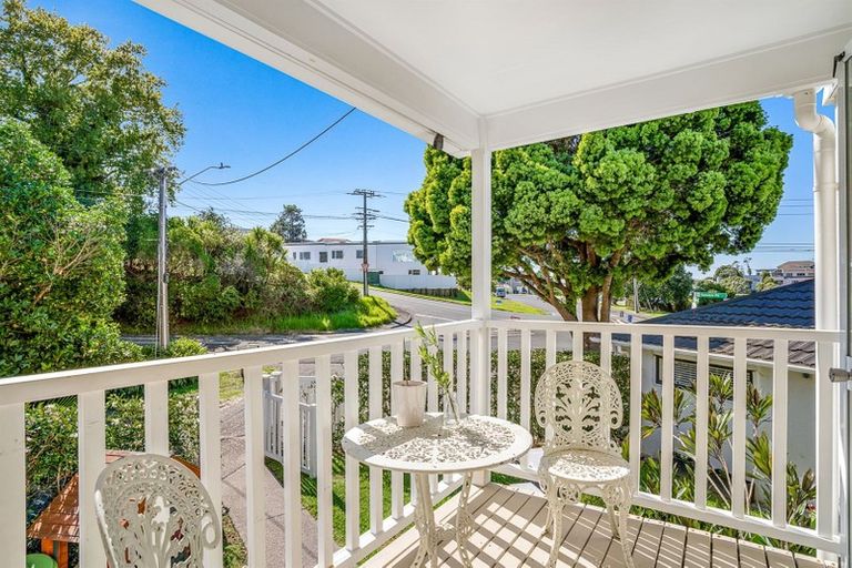 Photo of property in 1/2 Heathcote Road, Castor Bay, Auckland, 0620