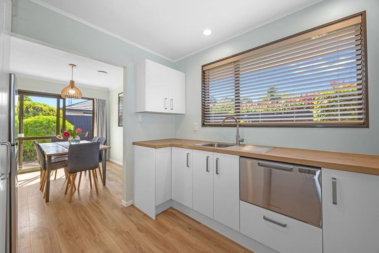 Photo of property in 2/58 Ambleside Drive, Burnside, Christchurch, 8053