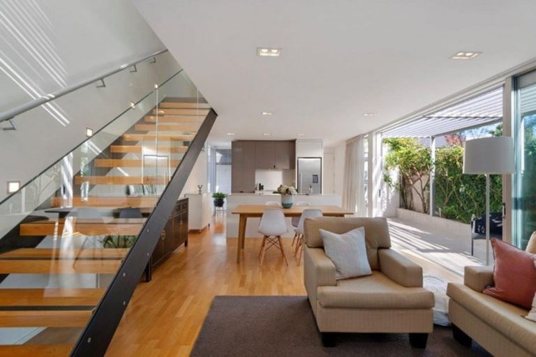 Photo of property in 2/184 Peterborough Street, Christchurch Central, Christchurch, 8013