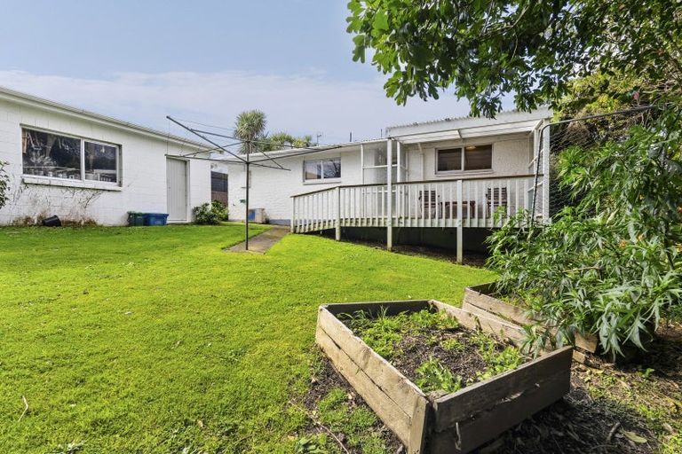 Photo of property in 20 Mayfair Place, Westown, New Plymouth, 4310