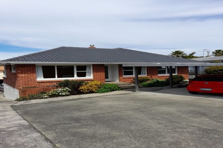 Photo of property in 2/73 Deep Creek Road, Waiake, Auckland, 0630