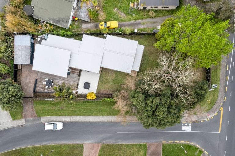 Photo of property in 1 Melia Place, Stanmore Bay, Whangaparaoa, 0932