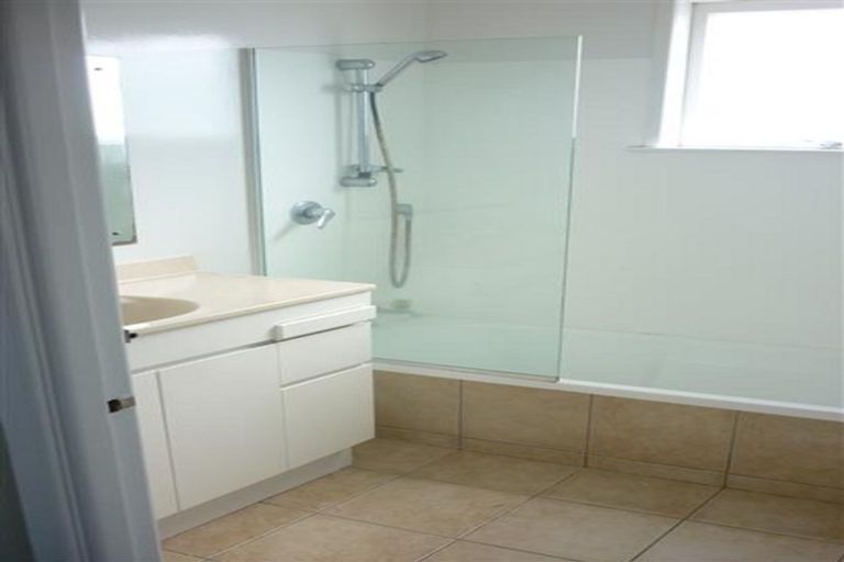 Photo of property in 10 Trojan Crescent, New Lynn, Auckland, 0600