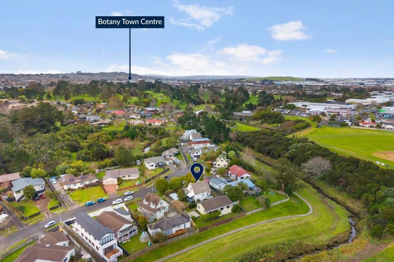 Photo of property in 1/54 De Quincey Terrace, Highland Park, Auckland, 2010