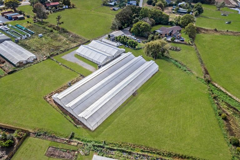 Photo of property in 215 Waihoehoe Road, Drury, 2577