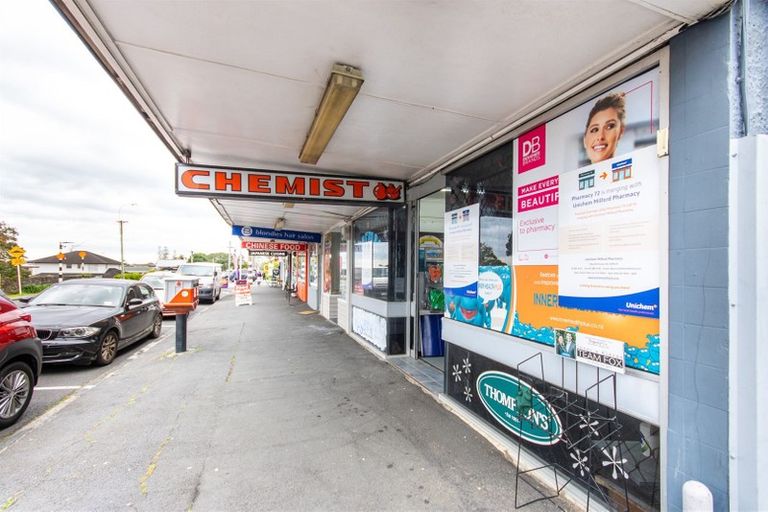 Photo of property in 2/66-72a East Coast Road, Milford, Auckland, 0620