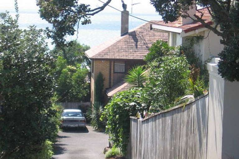 Photo of property in 15 Bournemouth Terrace, Murrays Bay, Auckland, 0630