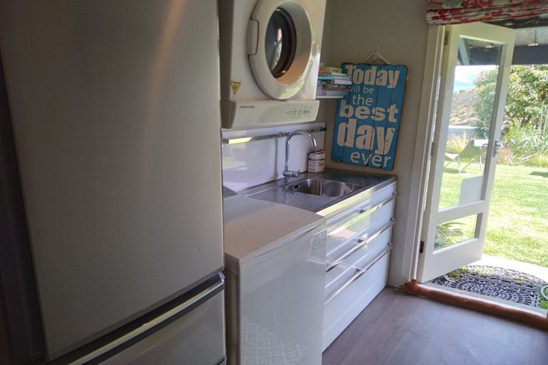 Photo of property in 11 Governors Bay Road, Cass Bay, Lyttelton, 8082