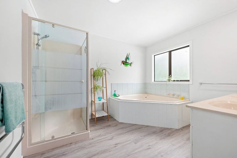 Photo of property in 70 Kaitoke Loop, Kaitoke, Upper Hutt, 5018