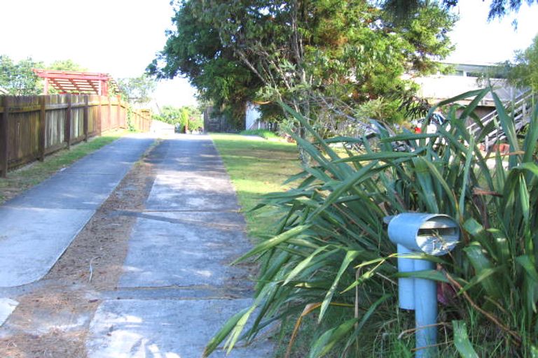 Photo of property in 17 Weatherly Road, Torbay, Auckland, 0630