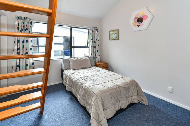 Photo of property in 29 Len Garlick Place, Pahurehure, Papakura, 2113