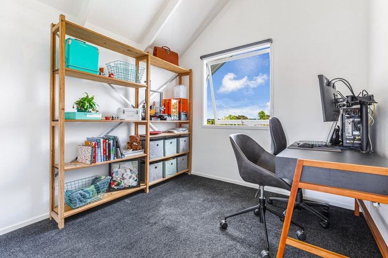 Photo of property in 16a Matuhi Rise, Henderson, Auckland, 0612