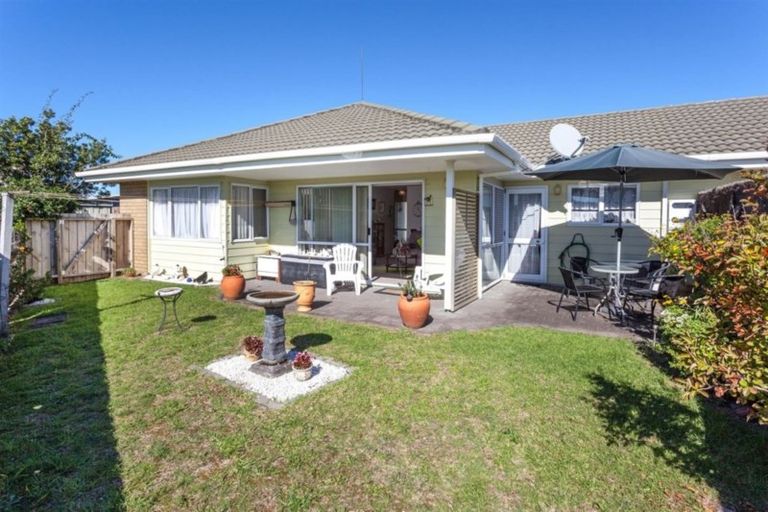 Photo of property in 16/9 Campbell Close, Whangamata, 3620