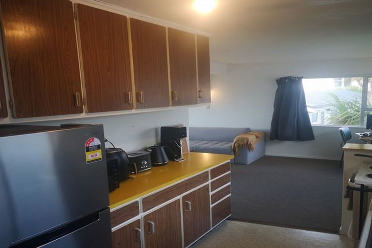 Photo of property in 10 Middlesex Place, Northland, Wellington, 6012