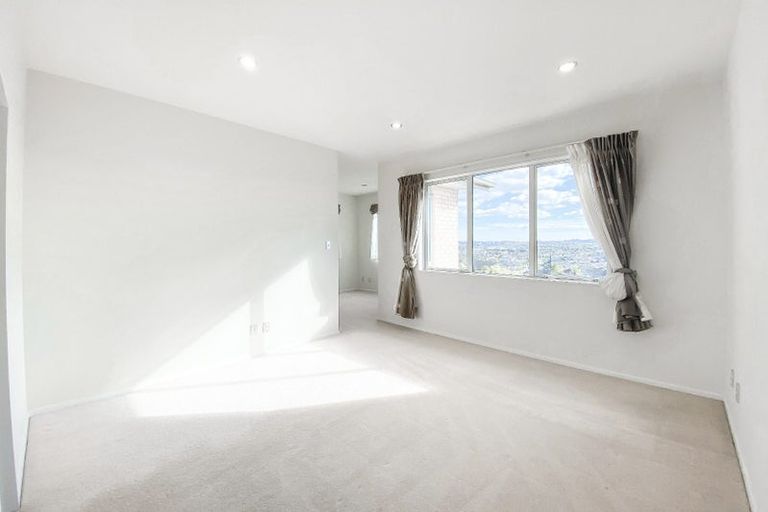 Photo of property in 21 Loughros Place, Pinehill, Auckland, 0632