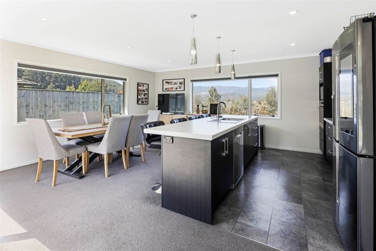 Photo of property in 4 Cory Jane Grove, Riverstone Terraces, Upper Hutt, 5018