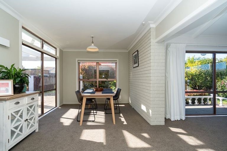 Photo of property in 24 Forest Lake Road, Forest Lake, Hamilton, 3200