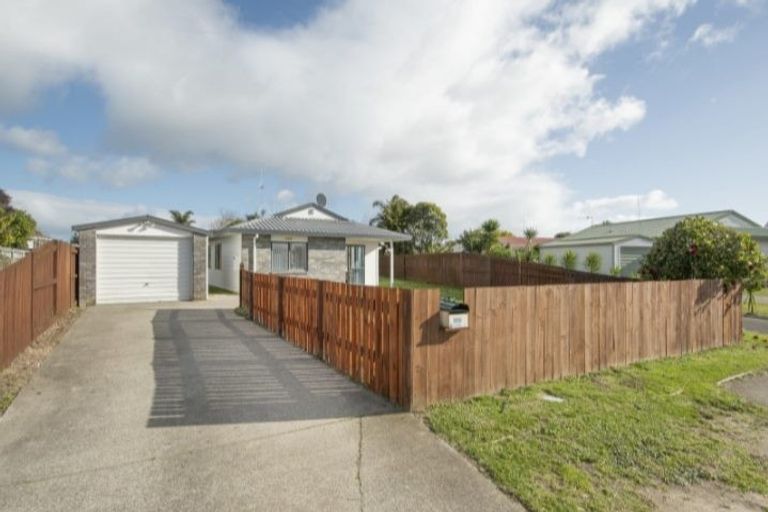 Photo of property in 15a Belray Place, Papamoa Beach, Papamoa, 3118