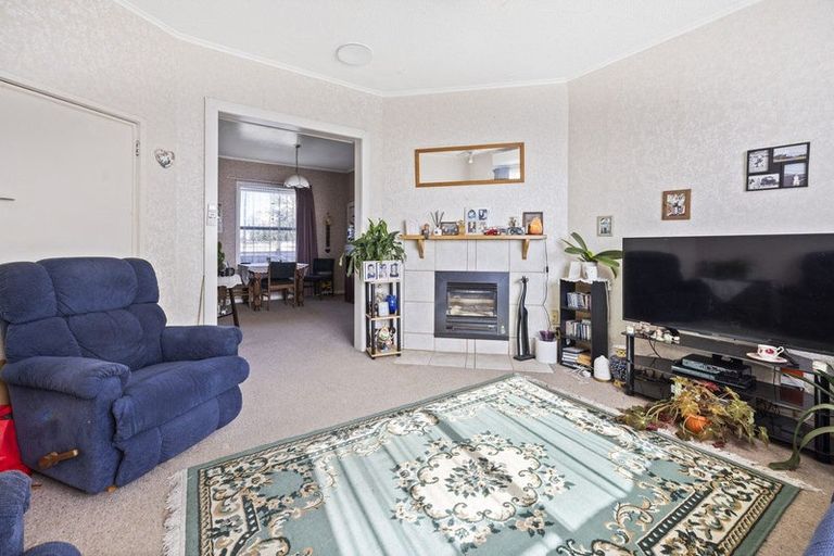 Photo of property in 8a Fitzroy Street, Normanby, Hawera, 4614