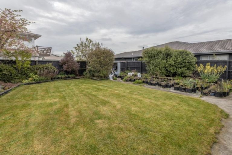 Photo of property in 45 Farquhars Road, Redwood, Christchurch, 8051