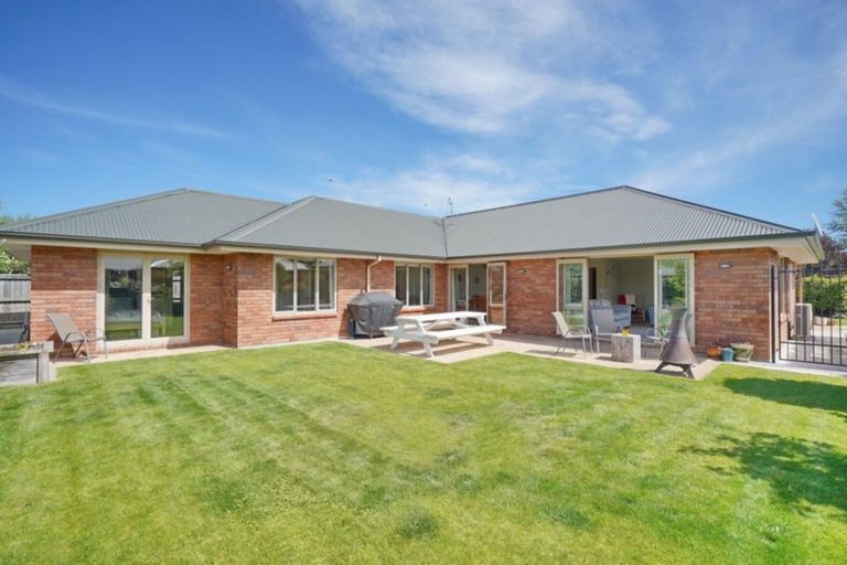 Photo of property in 10 Iti Place, Parklands, Christchurch, 8083